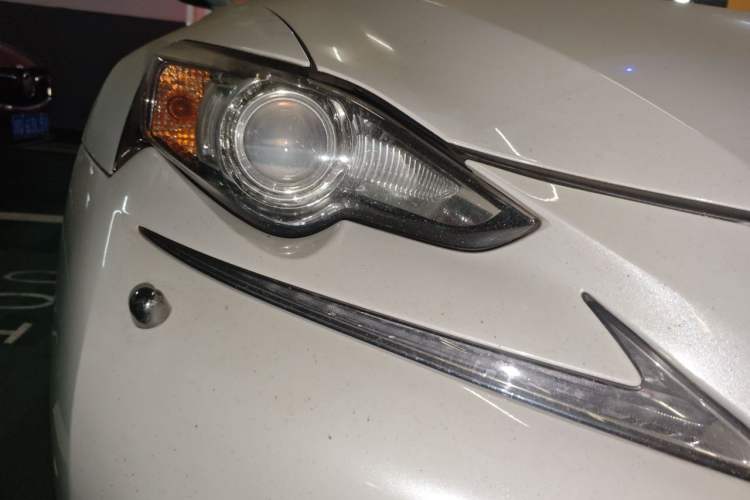 Used Lexus IS 2015 200t F SPORT Right Front Headlight