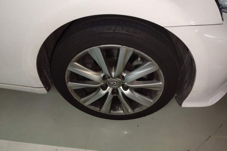Used Lexus IS 2015 200t F SPORT Right Front Wheel Hub