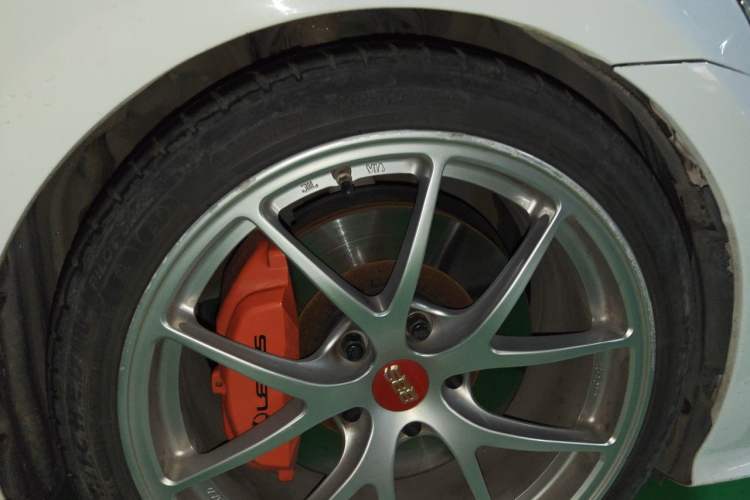 Used Lexus IS 2015 200t F SPORT Right Front Wheel Hub