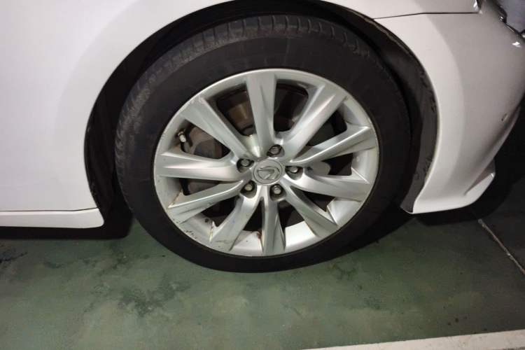 Used Lexus IS 2015 200t F SPORT Right Front Wheel Hub