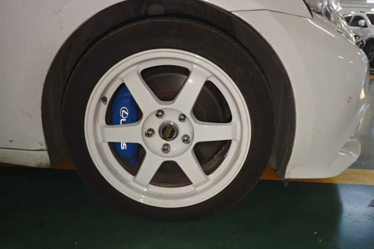 Used Lexus IS 2015 200t F SPORT Right Front Wheel Hub