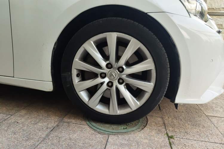 Used Lexus IS 2015 200t F SPORT Right Front Wheel Hub