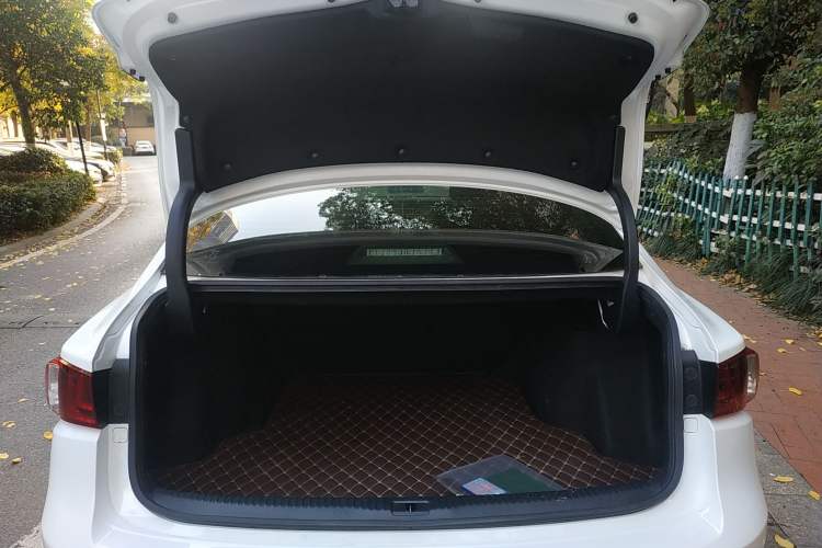 Used Lexus IS 2015 200t F SPORT Trunk