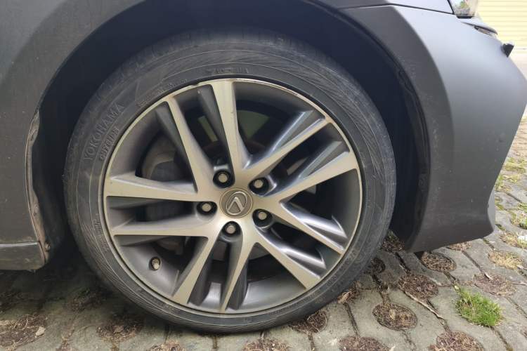 Used Lexus IS 2017 300 Leading Edition Right Front Wheel Hub