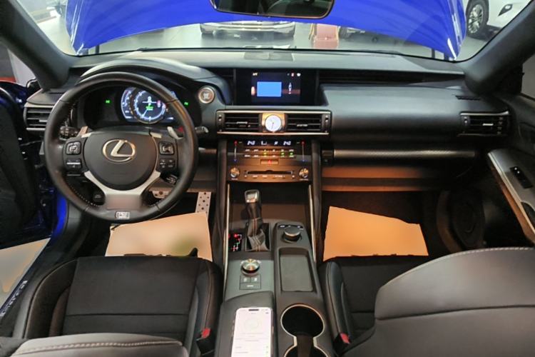 Used Lexus IS 2017 300 F SPORT Edition Center Console