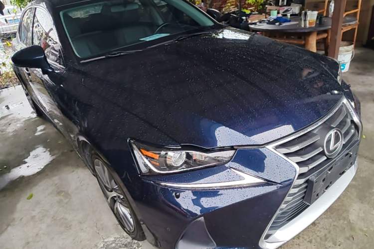 Used Lexus IS 2017 300 Leading Edition Front Right 45 Deg
