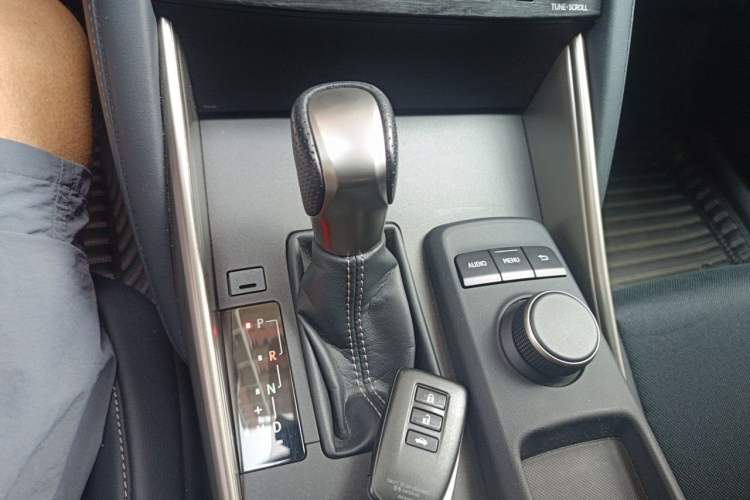 Used Lexus IS 2017 300 F SPORT Edition Gear Lever