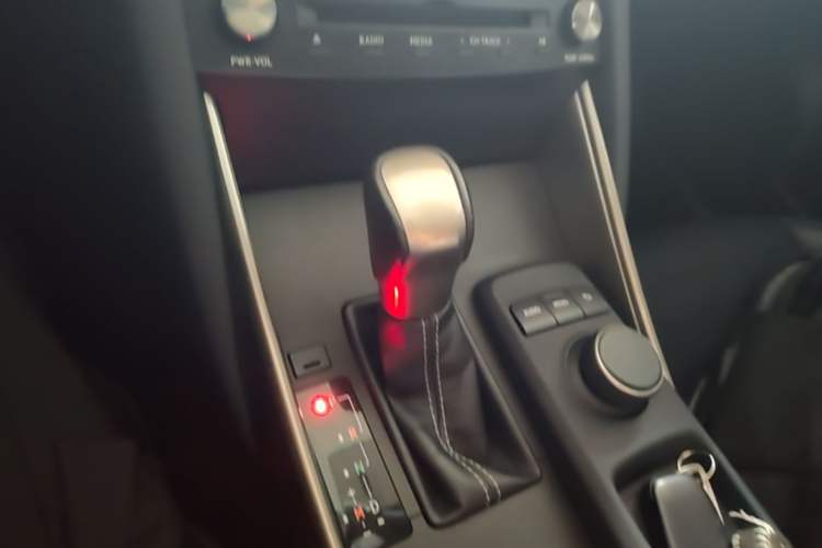 Used Lexus IS 2017 300 Leading Edition Gear Lever
