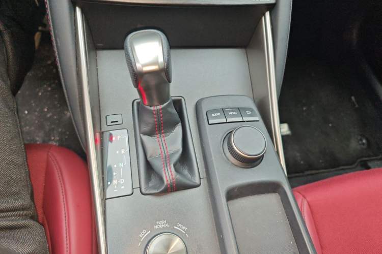 Used Lexus IS 2017 300 F SPORT Edition Gear Lever