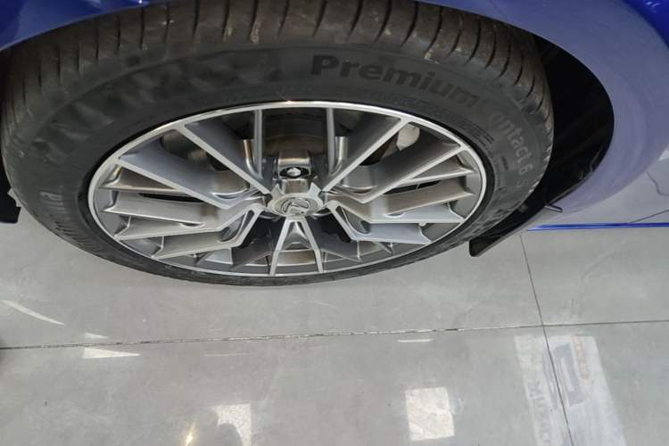 Used Lexus IS 2017 300 F SPORT Edition Left Front Wheel Hub