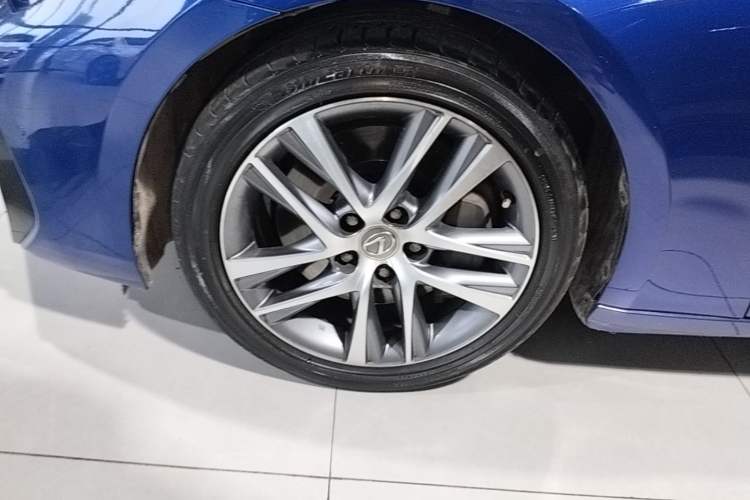 Used Lexus IS 2017 300 F SPORT Edition Left Front Wheel Hub
