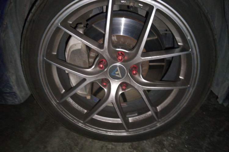 Used Lexus IS 2017 300 F SPORT Edition Right Front Wheel Hub