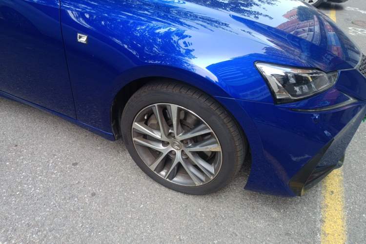 Used Lexus IS 2017 300 F SPORT Edition Right Front Wheel Hub