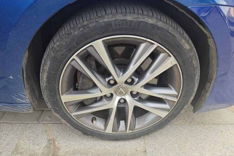 Used Lexus IS 2017 300 F SPORT Edition Right Front Wheel Hub