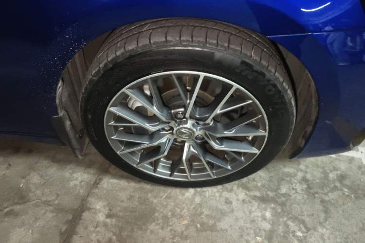 Used Lexus IS 2017 300 F SPORT Edition Right Front Wheel Hub