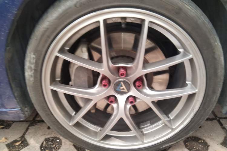 Used Lexus IS 2017 300 F SPORT Edition Right Front Wheel Hub