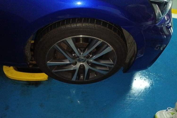 Used Lexus IS 2017 300 F SPORT Edition Right Front Wheel Hub