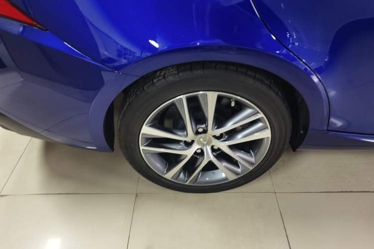 Used Lexus IS 2017 300 F SPORT Edition Right Rear Wheel Hub