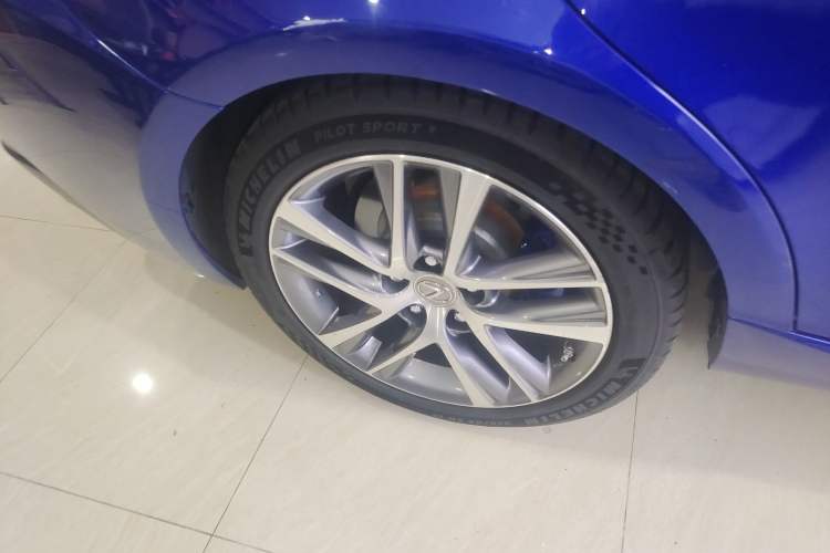 Used Lexus IS 2017 300 F SPORT Edition Right Rear Wheel Hub