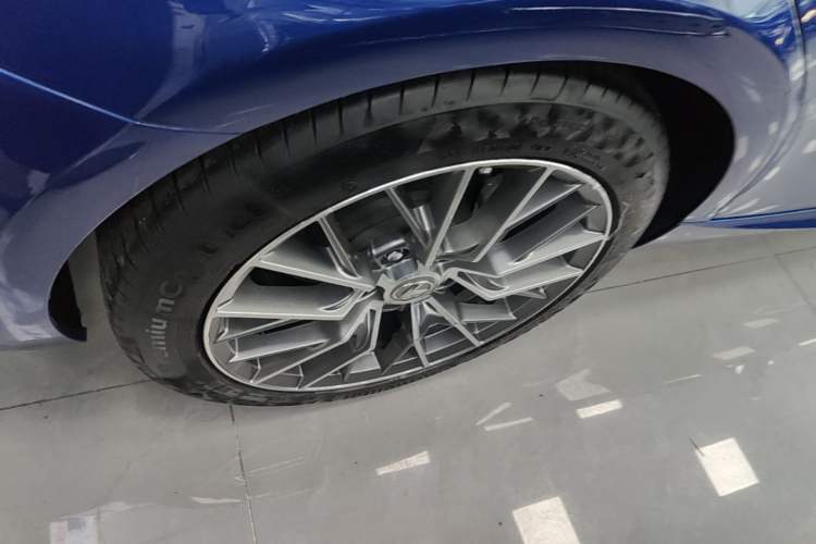 Used Lexus IS 2017 300 F SPORT Edition Right Rear Wheel Hub