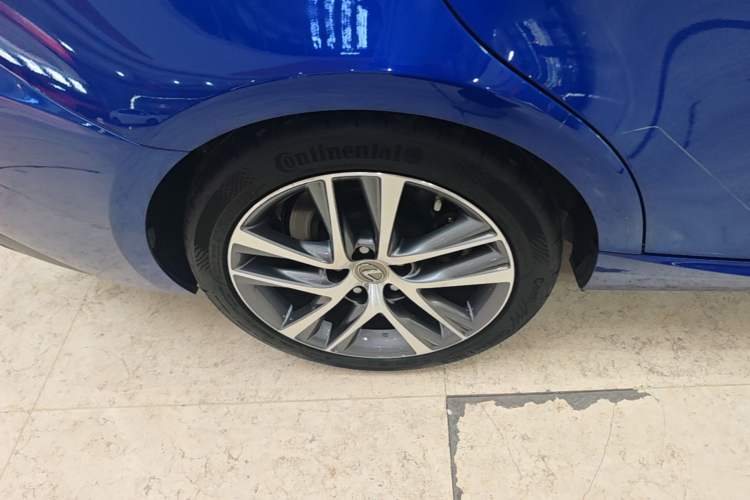 Used Lexus IS 2017 300 F SPORT Edition Right Rear Wheel Hub