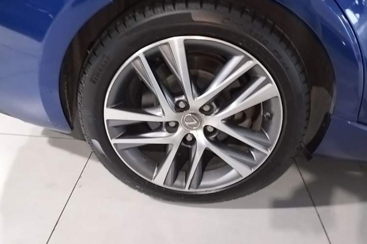 Used Lexus IS 2017 300 F SPORT Edition Right Rear Wheel Hub