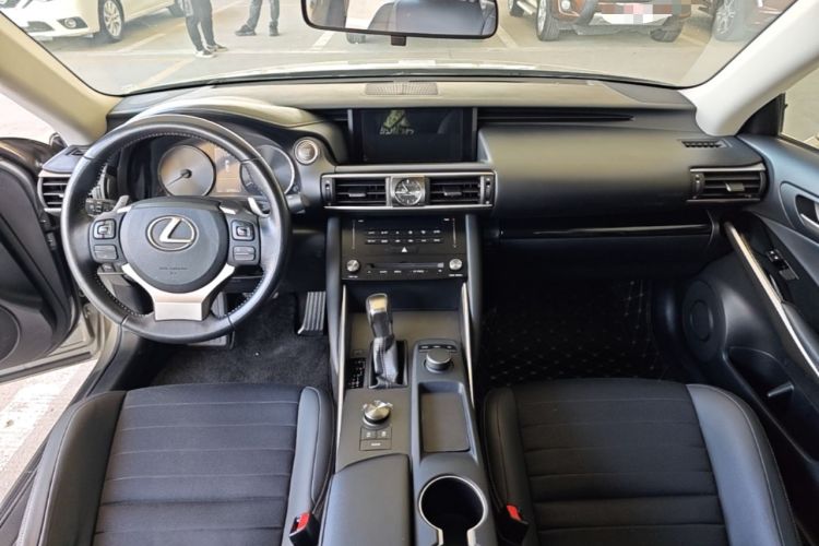 Used Lexus IS 2017 300 Leading Edition Center Console