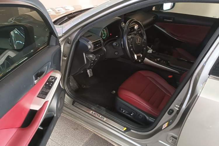 Used Lexus IS 2017 300 F SPORT Edition Driver Seat