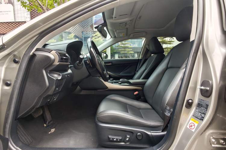 Used Lexus IS 2017 300 FENGSHANG Edition Interior 2