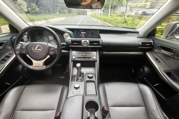 Used Lexus IS 2017 300 FENGSHANG Edition Interior 4