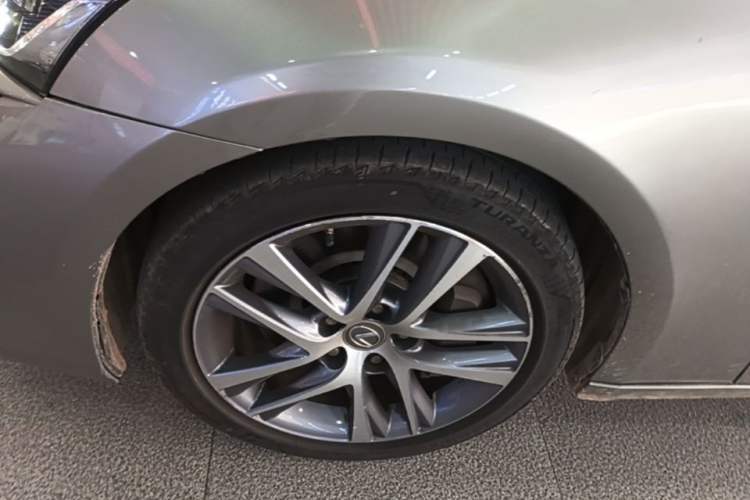 Used Lexus IS 2017 300 F SPORT Edition Left Front Wheel Hub