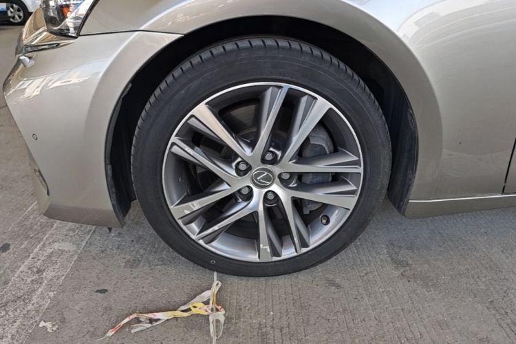 Used Lexus IS 2017 300 Leading Edition Left Front Wheel Hub