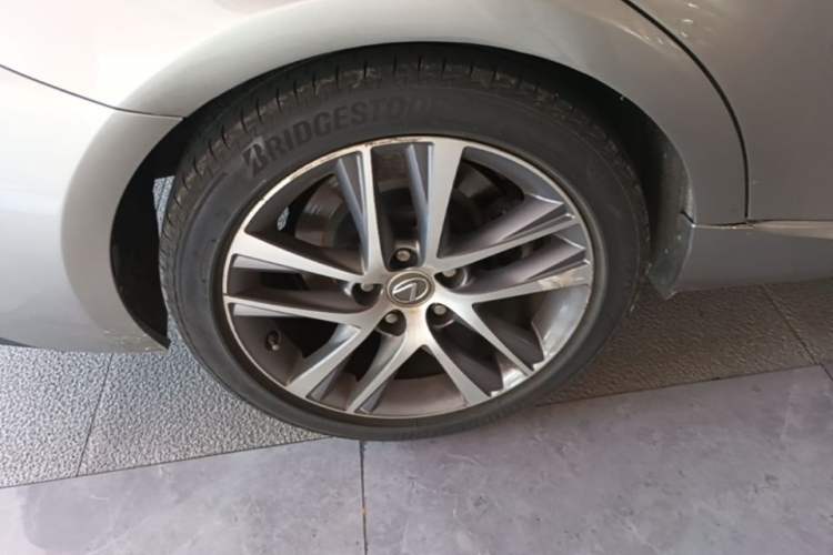 Used Lexus IS 2017 300 F SPORT Edition Right Rear Wheel Hub