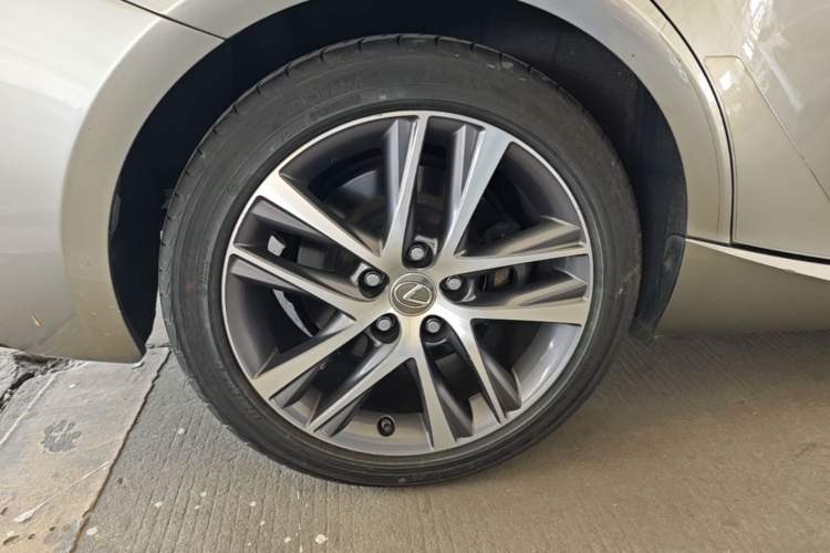 Used Lexus IS 2017 300 Leading Edition Right Rear Wheel Hub