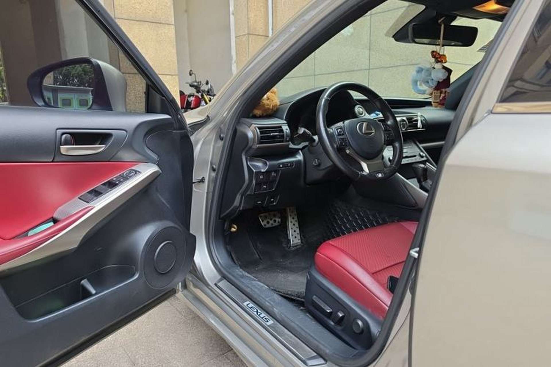 Used Lexus IS 2017 300 F SPORT Edition Driver Seat