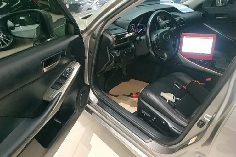 Used Lexus IS 2017 300 FENGSHANG Edition Driver Seat