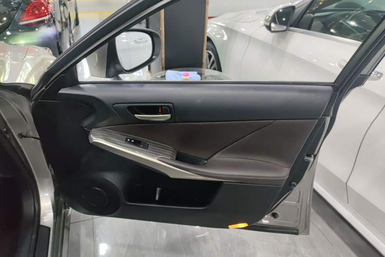 Used Lexus IS 2017 300 FENGSHANG Edition Interior 5