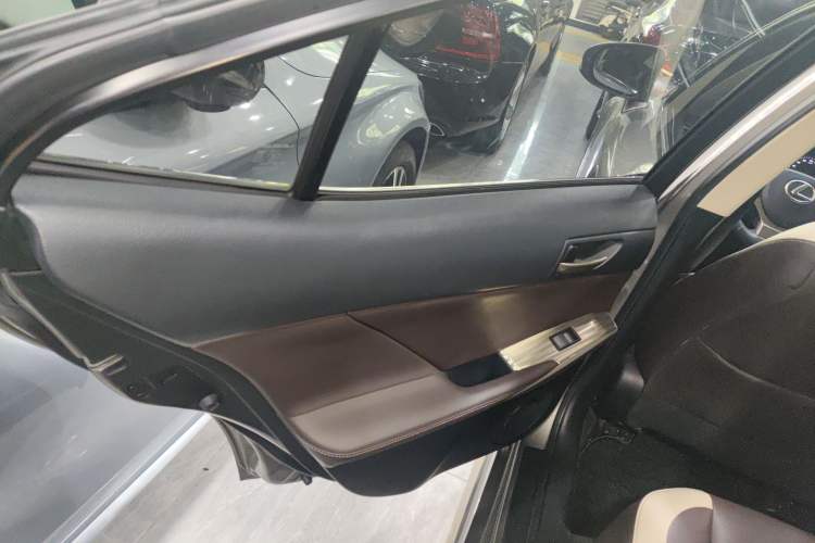 Used Lexus IS 2017 300 FENGSHANG Edition Interior 8