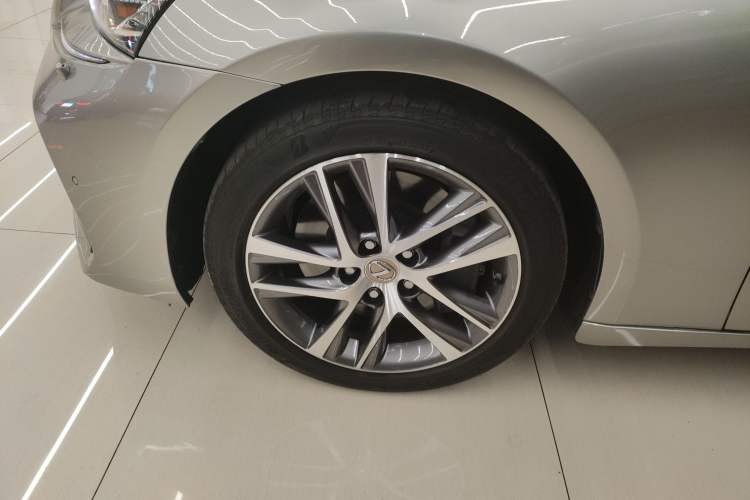 Used Lexus IS 2017 300 Leading Edition Left Front Wheel Hub