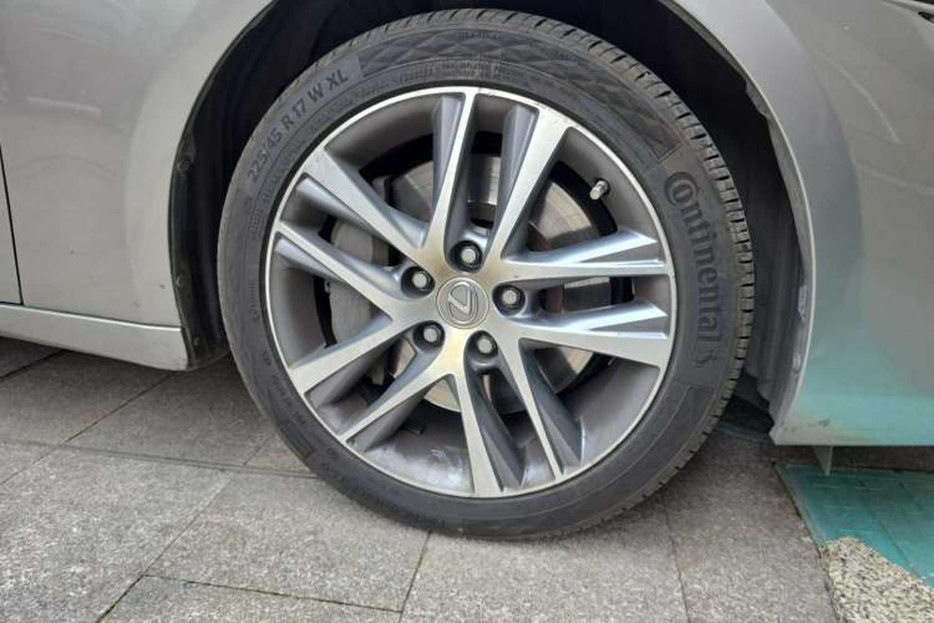 Used Lexus IS 2017 300 F SPORT Edition Right Front Wheel Hub