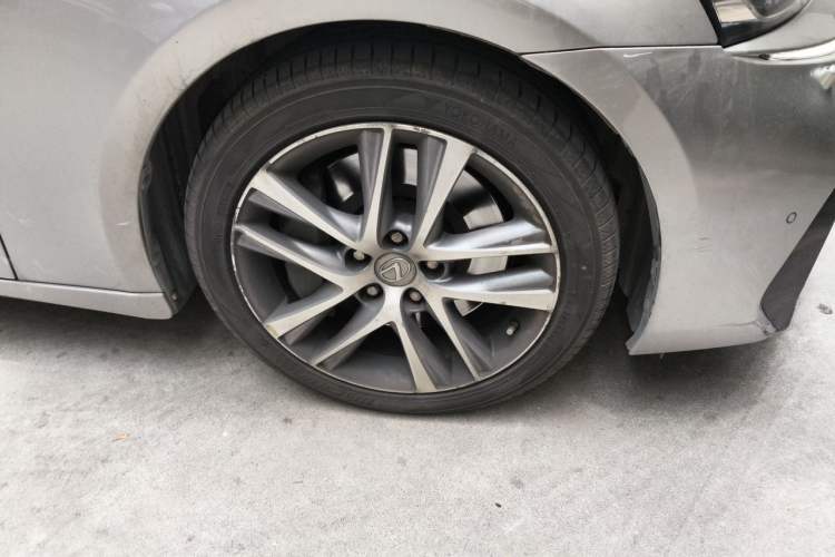 Used Lexus IS 2017 300 F SPORT Edition Right Front Wheel Hub