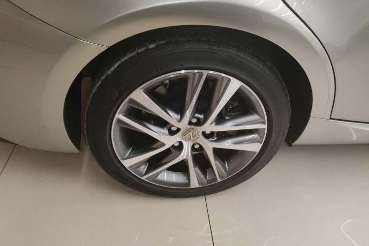Used Lexus IS 2017 300 Leading Edition Right Rear Wheel Hub