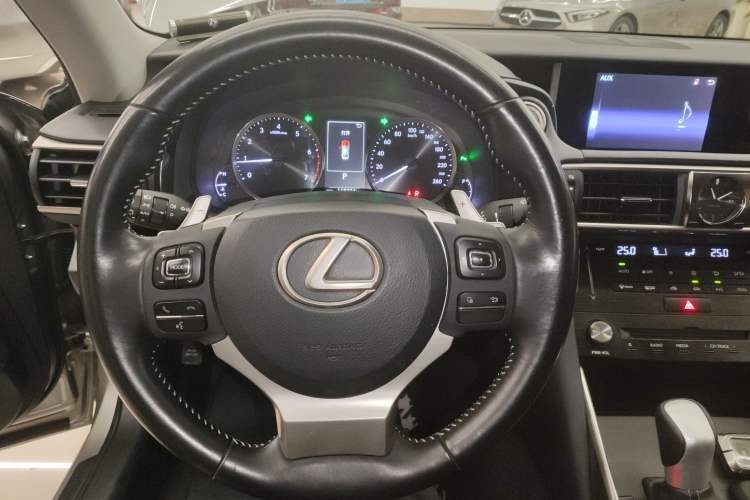 Used Lexus IS 2017 300 Leading Edition Steering Wheel