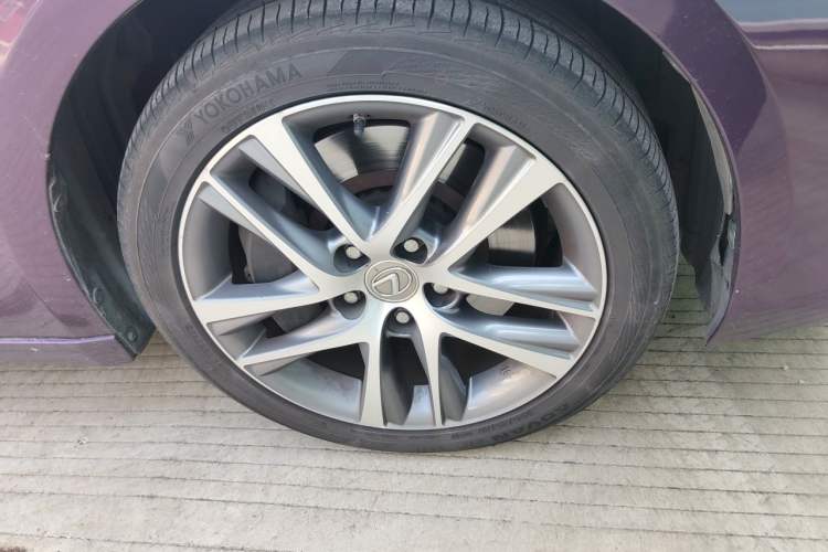 Used Lexus IS 2017 300 F SPORT Edition Right Front Wheel Hub