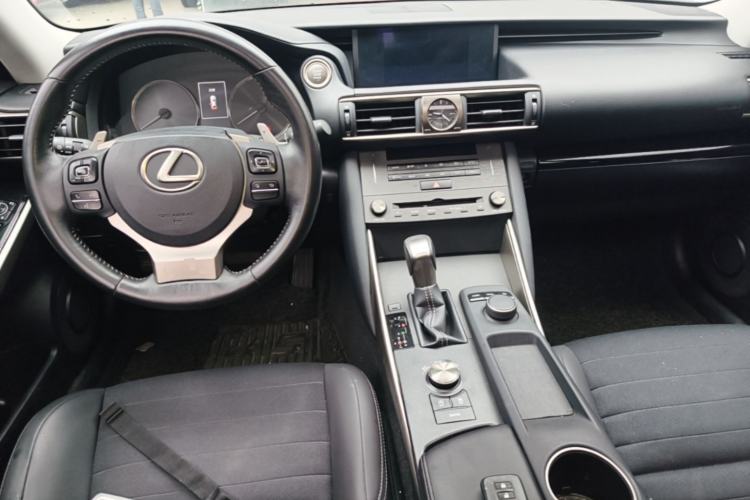 Used Lexus IS 2017 300 Leading Edition Center Console