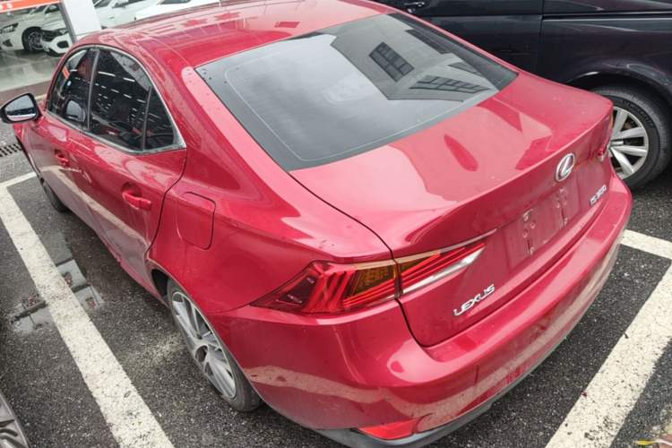Used Lexus IS 2017 300 Leading Edition Exterior 2