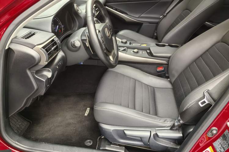 Used Lexus IS 2017 300 Leading Edition Exterior 8
