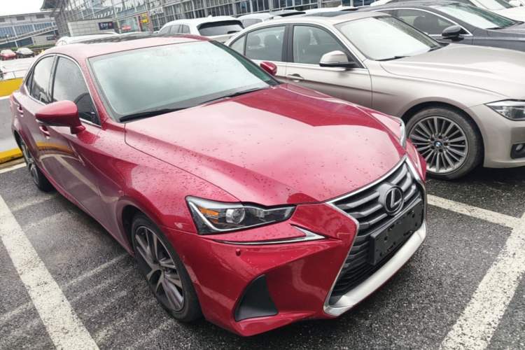 Used Lexus IS 2017 300 Leading Edition Front Right 45 Deg