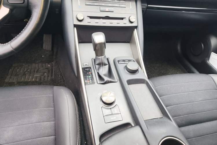 Used Lexus IS 2017 300 Leading Edition Gear Lever