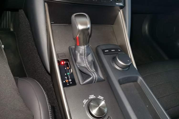 Used Lexus IS 2017 300 Leading Edition Gear Lever